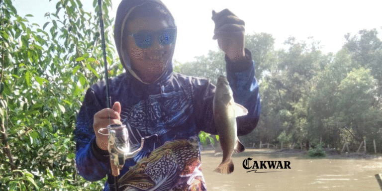 Cerita Mas Bimbim, Senior Teknisi Apple Service yang Menikmati Liburan dengan Mancing Baramundi di Tambak Keputih