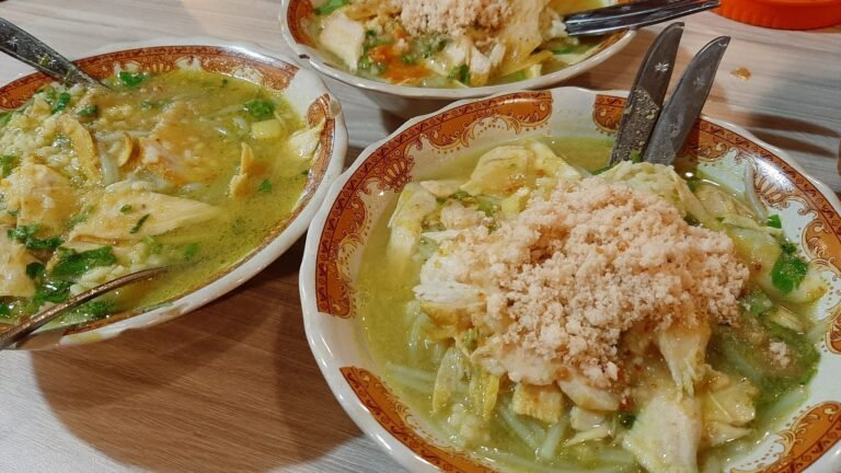 Soto Ayam Lamongan Cak Har Arief Rahman Hakim Surabaya: Legenda Gurih yang Tak Pernah Sepi