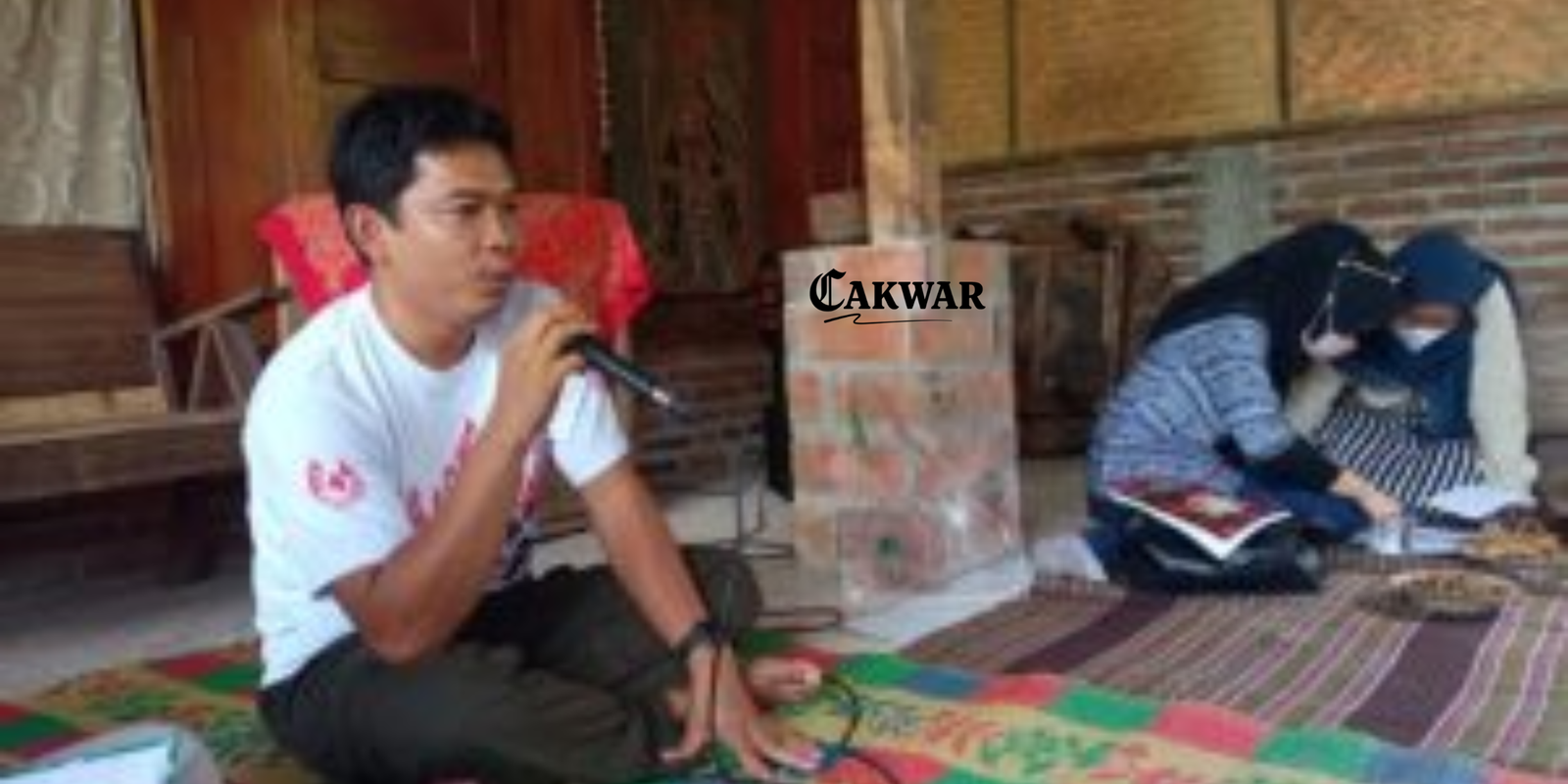 Edy Kurniawan, Dekan UMP dari Desa Ngrupit Ponorogo: Lestarikan Reyog lewat Penangkaran Merak & Budidaya Jambu Kristal