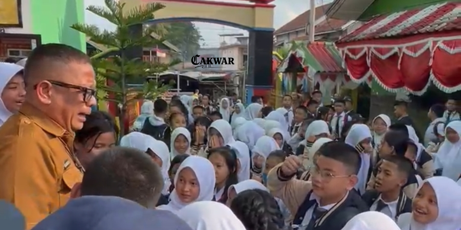 Viral: Kepsek SMPN 1 Prabumulih Dimutasi Usai Tegur Anak Pejabat