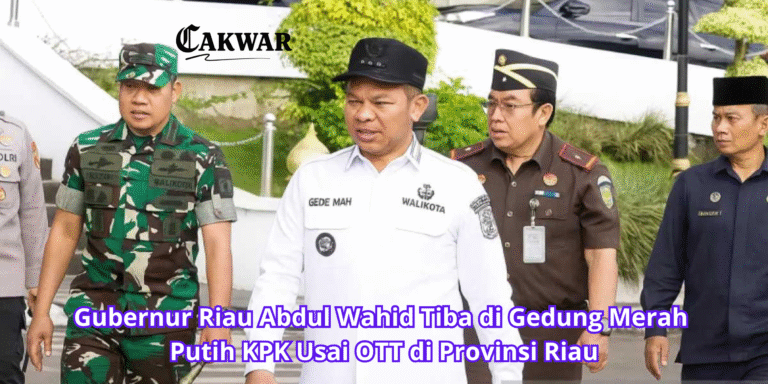 Gubernur Riau Abdul Wahid Tiba di Gedung Merah Putih KPK Usai OTT di Provinsi Riau