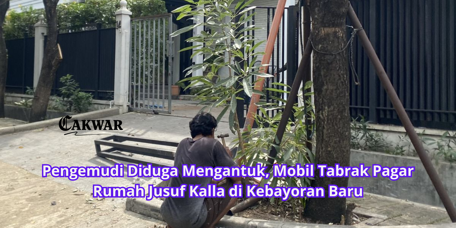 Pengemudi Diduga Mengantuk, Mobil Tabrak Pagar Rumah Jusuf Kalla di Kebayoran Baru