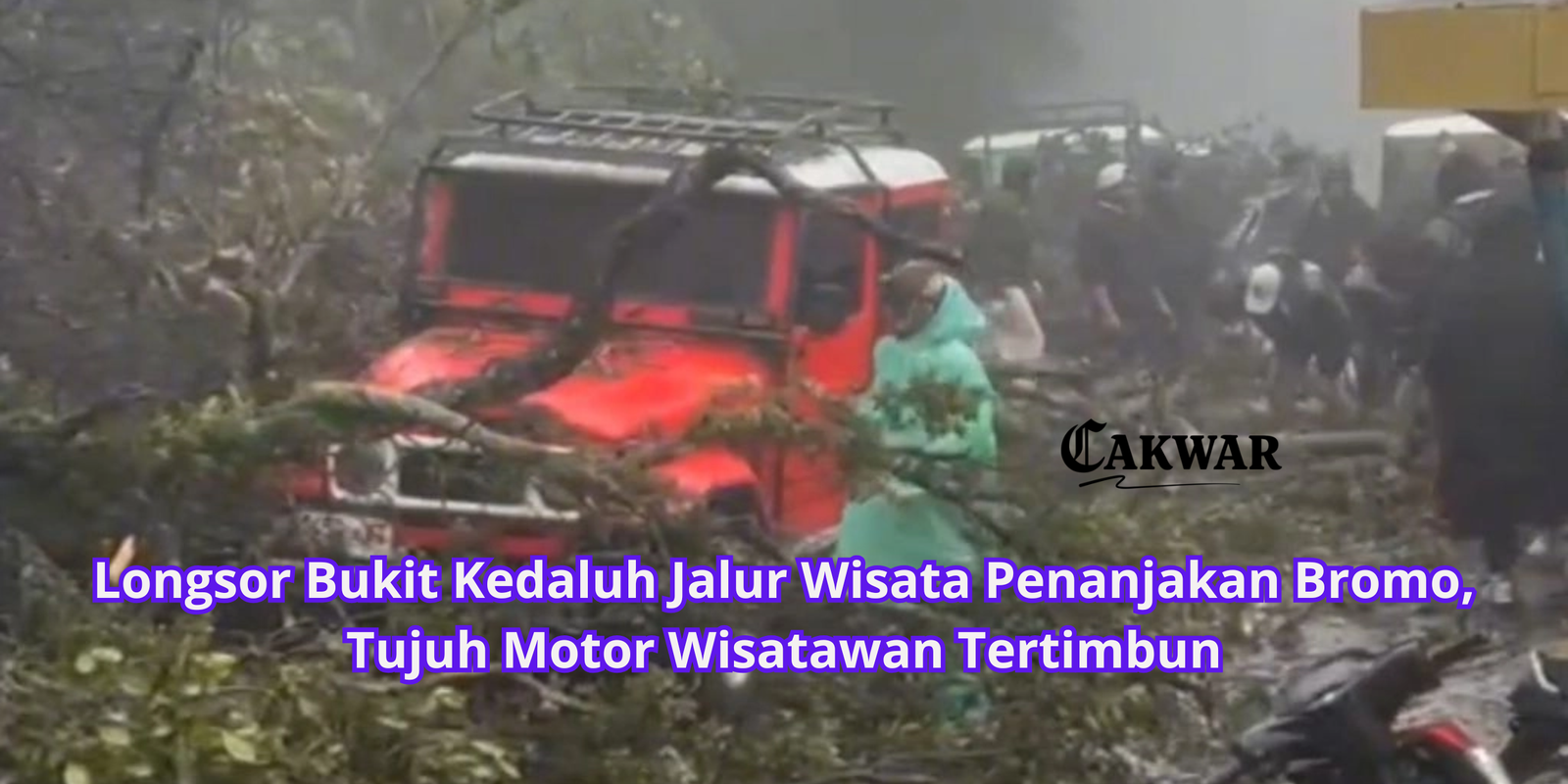 Longsor Bukit Kedaluh Jalur Wisata Penanjakan Bromo, Tujuh Motor Wisatawan Tertimbun